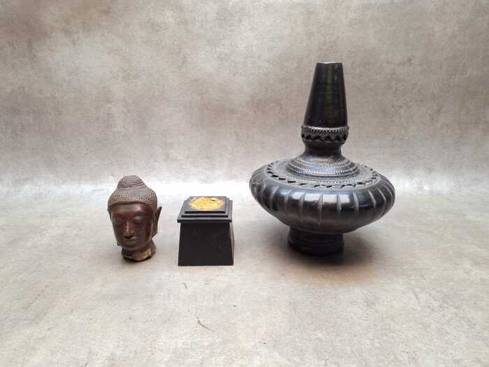 Two Oriental antique decorative pieces, A/F