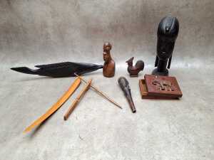 Ethnic timber items including Ebony bust and fish - 3