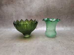 Brass wall plaque and bowl, metal Classical-style table lamp, glass lampshades, etc. - 4