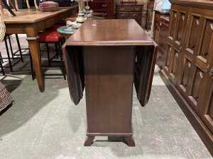 Timber drop-leaf gateleg dining table - 3
