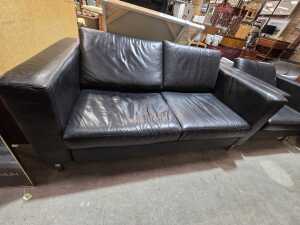 Three-piece black leather lounge suite - 2