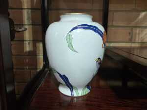Japanese 'The Meadow Bird' porcelain vase - 2