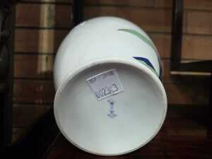Japanese 'The Meadow Bird' porcelain vase - 3