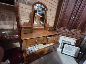Victorian flame mahogany mirror-back dressing chest - 3