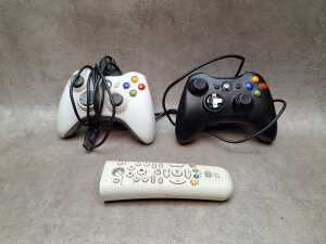 Xbox 360, two controllers and Kinect system - 4