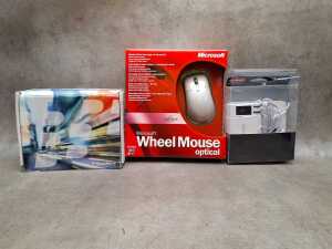 Collection of tech items, including Samsung VR - 2