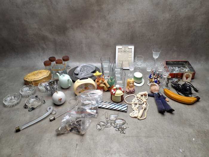 Assorted collectible items including a Sesame Street bedside clock