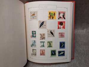 Large World Stamp album in red - 4