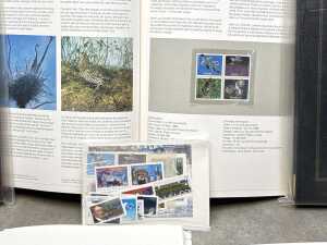 1987 Post Year book of stamps, including Canada - 2