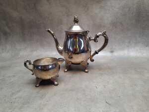 Silver-plated tea service including teapot, hot water pot, sugar bowl and creamer - 4