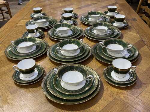 Spode 'Royal Windsor' porcelain dinner setting for eight