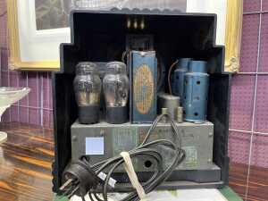 AWA The Fisk Radiolette 'Empire State' bakelite mantel radio - 4