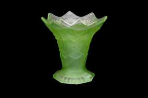 Art Deco uranium pressed glass vase - 4