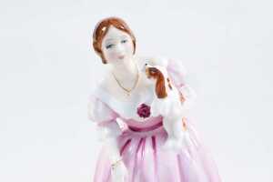 Royal Doulton 'Queen Victoria' porcelain figure - 2