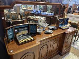 Victorian mahogany breakfront sideboard - 2