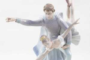 Lladro 'Pas de Deux' porcelain figure - 2