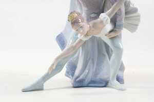 Lladro 'Pas de Deux' porcelain figure - 3