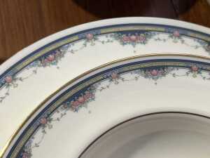 Royal Doulton 'Albany' porcelain dinner setting for eight - 6