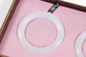 A pair of white jade bangles - 3