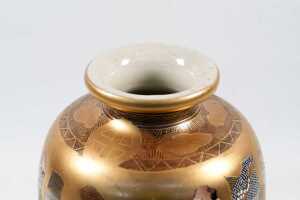 Antique Japanese Meiji period "Immortals" Satsuma ceramic vase - 5