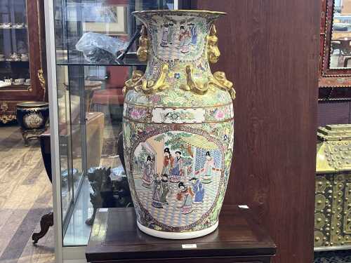 Chinese famille rose style porcelain vase