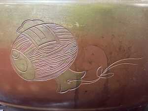 Large brass Chinese planter on timber base with etched sailing ship design - 4