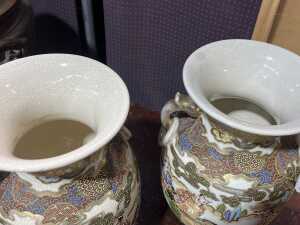 Pair of Japanese Satsuma ceramic vases - 5