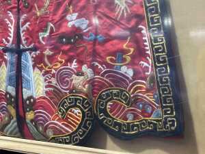 Chinese Emperor's jacket with gold dragon embrodiery - 3