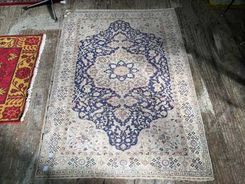 Vintager Persian nein hand knotted silk rug
