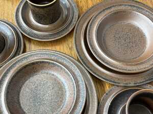 Mid-century Arabia Finland 'Ruska' stoneware dinner setting for eight - 4