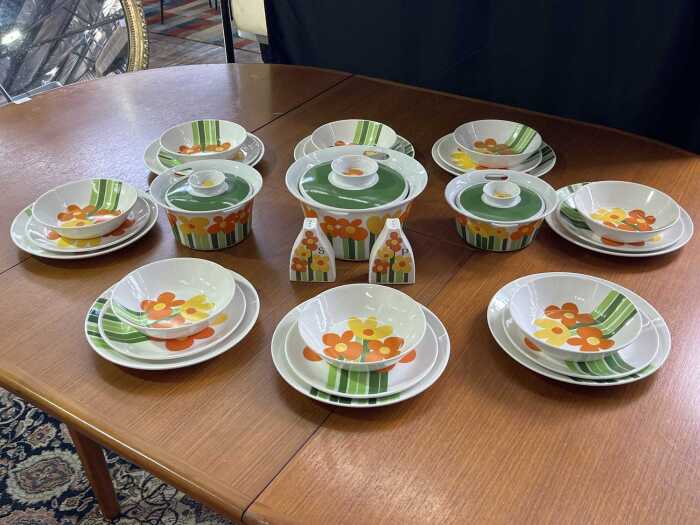 Figgjo Flint 'Annemarie' mid-century ceramic dinner setting for eight, 1970s
