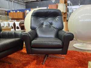 Mid-century three piece lounge suite - 4