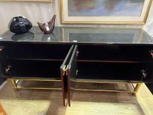 Hollywood Regency-style black lacquer and brass sideboard - 4