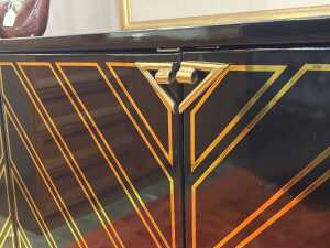 Hollywood Regency-style black lacquer and brass sideboard - 5