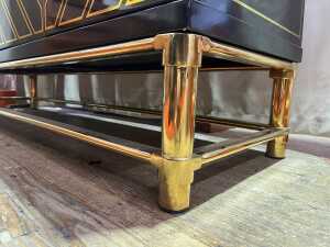 Hollywood Regency-style black lacquer and brass sideboard - 6