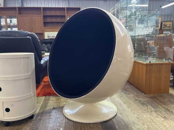 Replica ball chair after Eero Aarnio