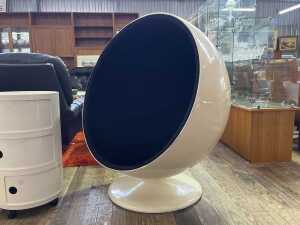 Replica ball chair after Eero Aarnio