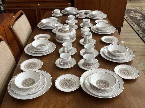 Noritake Progression 'Century' matte glazed porcelain dinner setting for eight