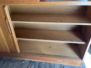 Mid century Burgess display cabinet. - 4