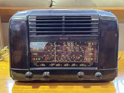 Mid-century Kriesler model 11-28 valve radio in dark brown bakelite case
