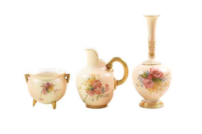 Three Edwardian Royal Worcester blushware porcelain pieces