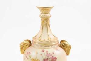Edwardian Royal Worcester blushware porcelain vase, 1903 - 4