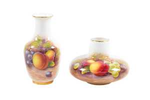 Five Royal Worcester porcelain pieces with hand painted fruit still lives - 2