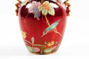 Carlton Ware Rouge Royale 'Bird and water lily' porcelain twin handled vase - 3