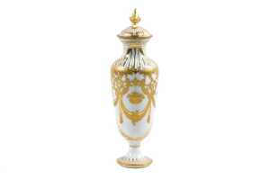19th century Royal Vienna style porcelain urn - 3