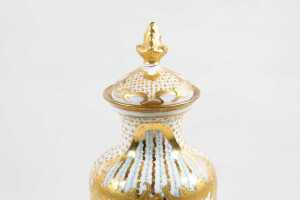 19th century Royal Vienna style porcelain urn - 4