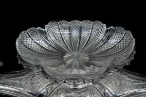 Antique silver plated centrepiece with glass insert and cherubs - 2