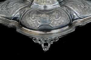 Antique silver plated centrepiece with glass insert and cherubs - 3