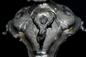 Antique silver plated centrepiece with glass insert and cherubs - 4
