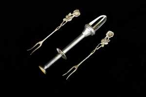 Three silver pieces including 830 and 835 silver, weight 39g